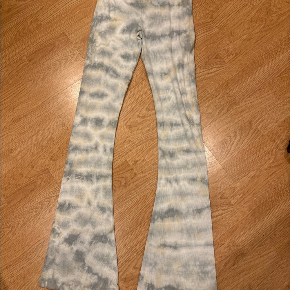 Zara Gray and Cream Tie-Dye Flared Leggings
